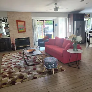https://beautiful-palm-springs-home-large-private-yard.palm-springs-ca-hotels.com
